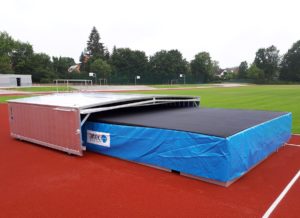 High jump facility (IAAF) with support grid and mobile cover