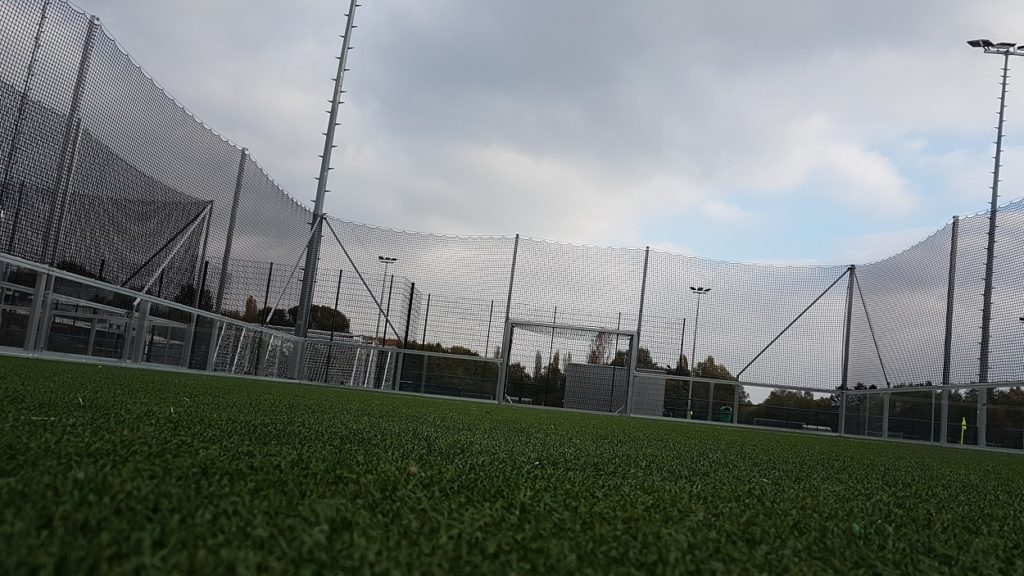 Transparentes Bandensystem artec de luxe für Indoor Soccer Courts in der Halle